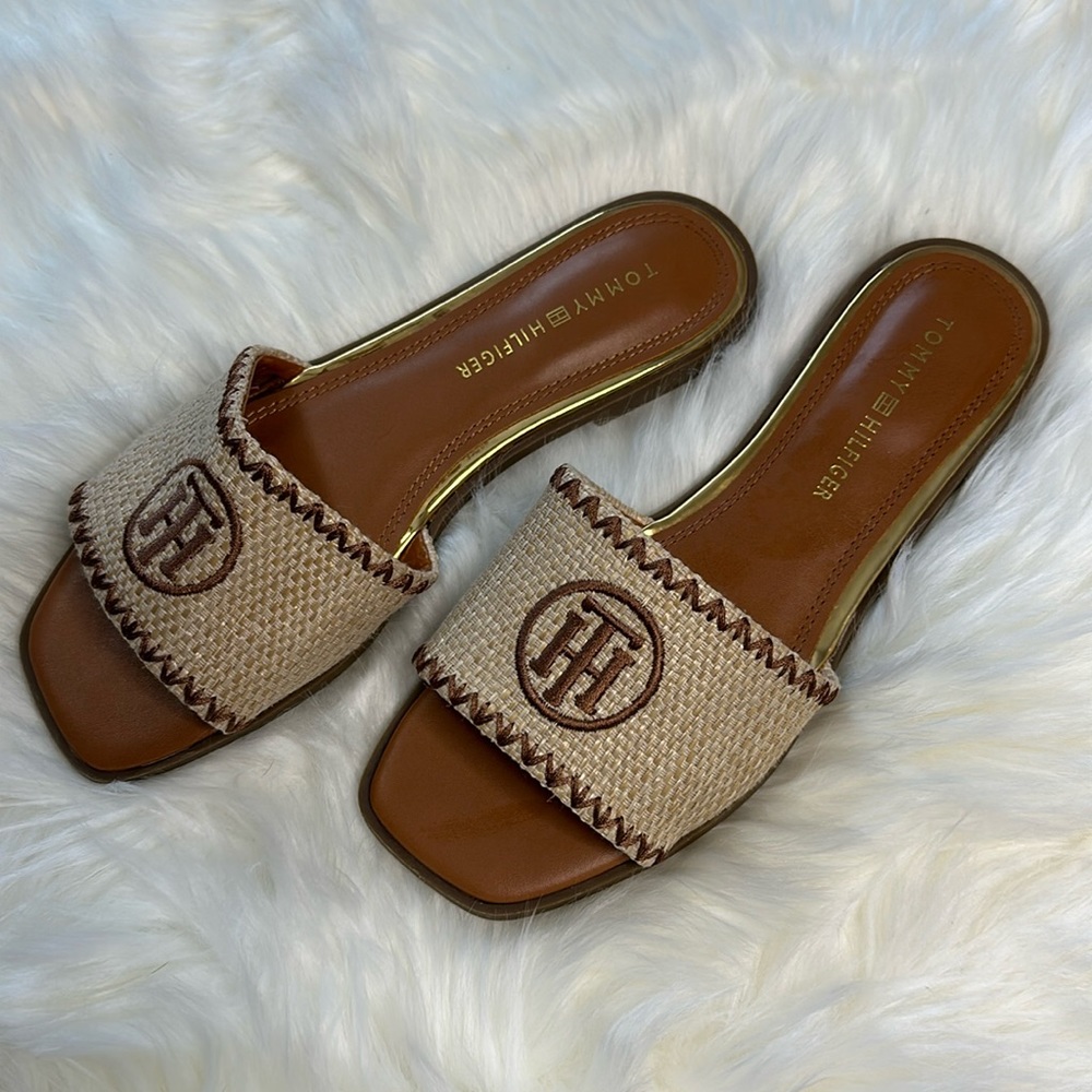 Tommy Hilfiger Pezley Sandals | Size 6.5